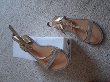 Ladies size 4 37 Mayline gold