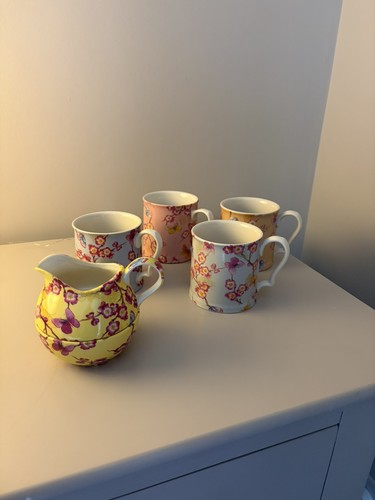 Teacups sugar bowl and - sugar,