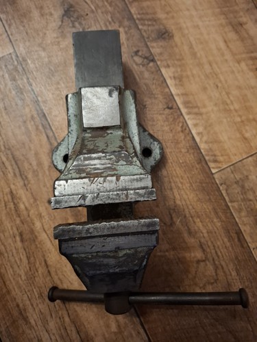 Polish bench vise