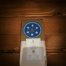 Wedgwood Royal Blue & White Metropolitan Police Plate. 150th Anniversary, Boxed.