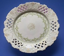 Wall mountable ceramic wall