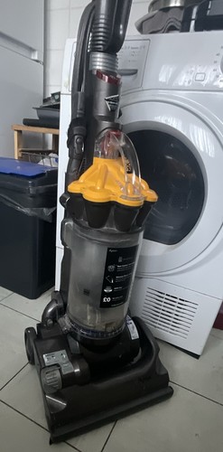 Dyson dc33 upright bagless - dyson,