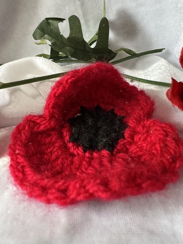 Large knitted poppy brooch - large,