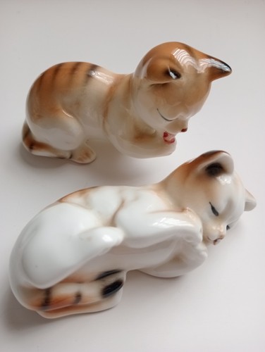 Bone china playful cat - x,