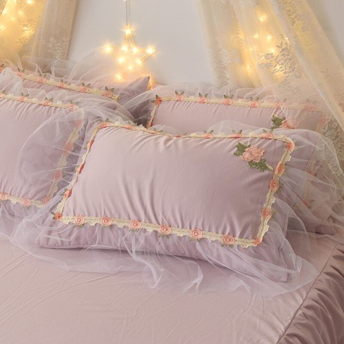 Lace ruffles pillow - 2x,