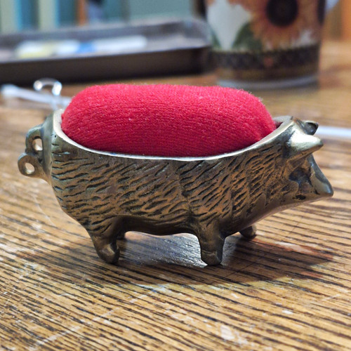 Vintage brass pig pincushion - brass,