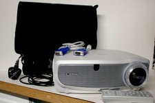Canon LV-7260 Projector - Light use - 95% Lamp life left. All accessories + Case