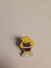 VINTAGE ENAMEL  PIN BADGE