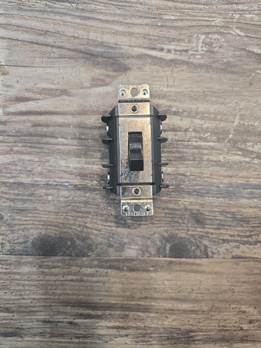 Leviton amp 600 - amp,, volt