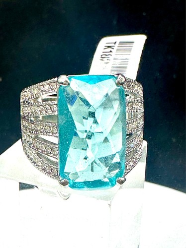 Ladies aquamarine ring