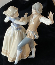 LLADRO COUPLE DANCING THE POLKA FIGURINE, 5252. EXCELLENT CONDITION.