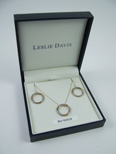 Leslie Davis 9ct Gold Circle