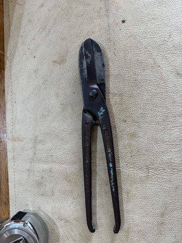 Vintage gilbow tin - 10”,