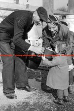 F019262 Mobile kitchen of Hilfszug Bayern NSV Providing food to Viennese populat