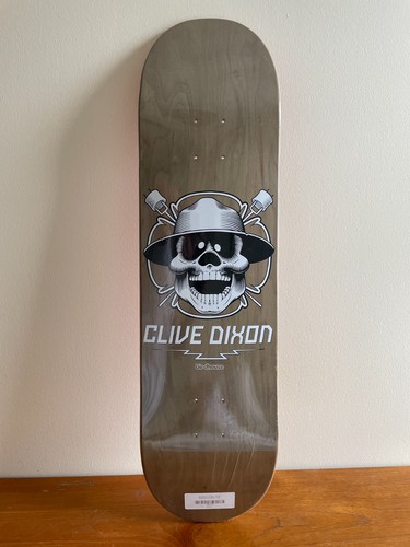 Birdhouse clive dixon - clive, skull