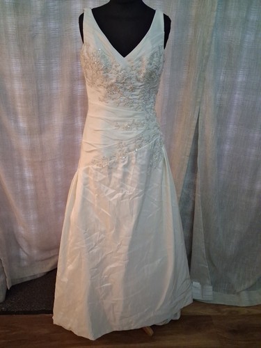 Wedding dress size - 6, ivory