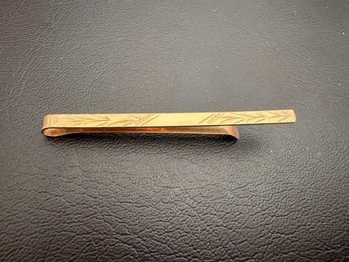 Solid 9ct gold - pin, bar
