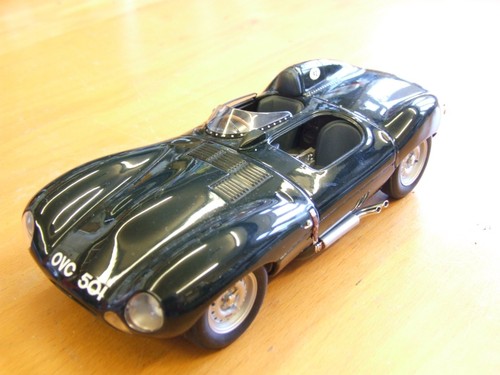 Autoart type jaguar 18 - autoart,