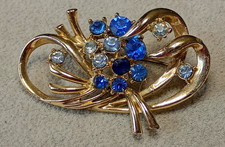 LIGHT GOLDEN BOW TYPE BROOCH
