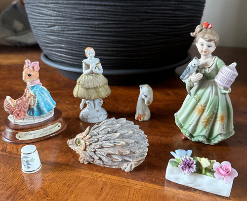 Collectible figurines - 7, x