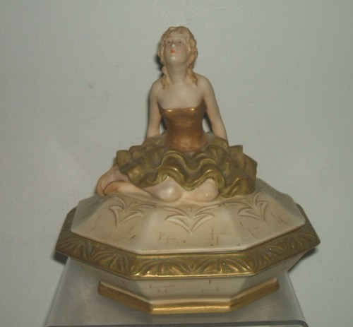 Royal dux lady figurine - royal,
