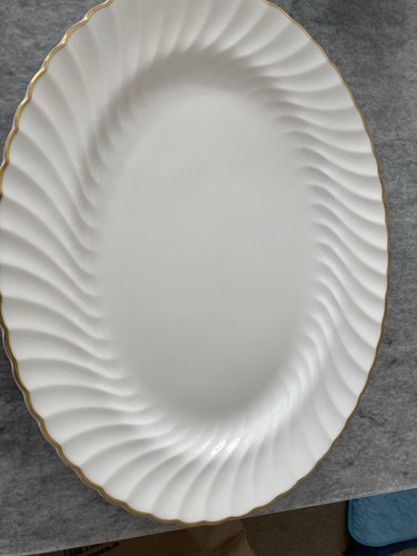Wedgewood gold chelsea serving - gold,