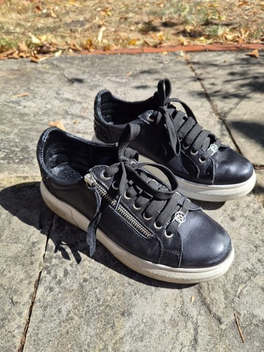 Moda pelle black - in, amici