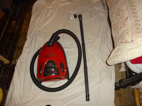 Vacuum cleaner - vacuum,