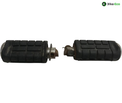 Rear footrest right and left
