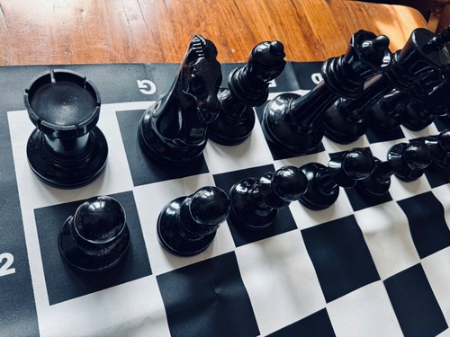 Giant outdoor chess set - ,