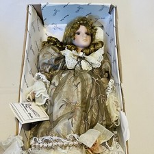 Duck House Heirloom Dolls Clarissa 0149 / 15000 18 in brown Curly hair