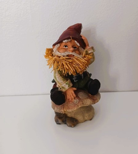 Gnome figurine with straw - gnome, a
