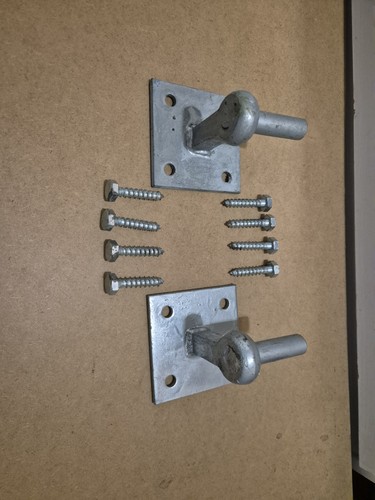 Hook plate gate hinges - on,
