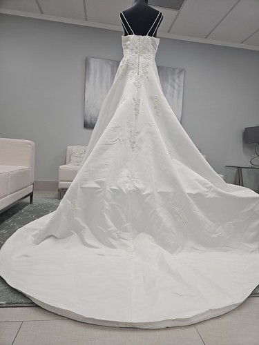 B8963 white satin a - a, a-line