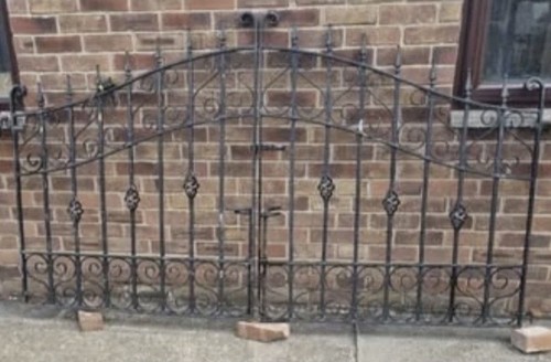 Drive gates x 44 ins - gates, 11"