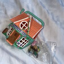Teeny weeny vintage toys. Market house and bears doll set
