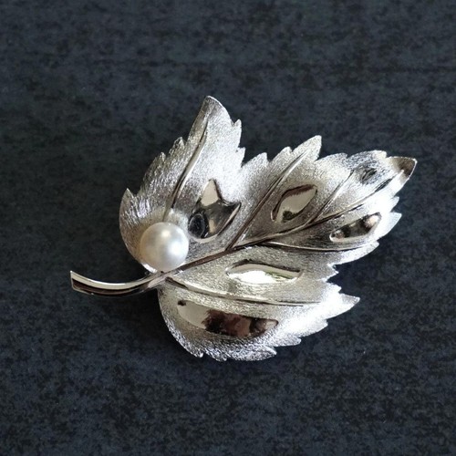 Mikimoto akoya pearl - mikimoto, leaf
