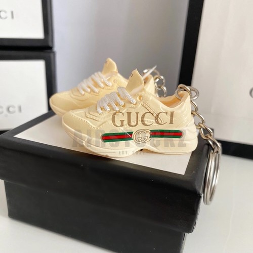 Gucci mini sneaker keyring - gucci,