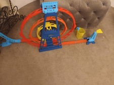Hot Wheels Track Builder Unlimited Triple Loop Kit plus 10 hot wheels cars