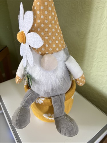 Yellow and white gnome - white,