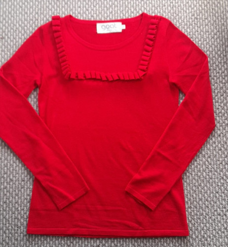 Goat library red top size - top.,