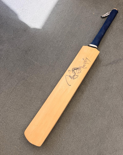 Duncan fearnley signed cricket - fearnley,