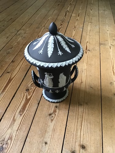 Large wedgwood - large, 12”
