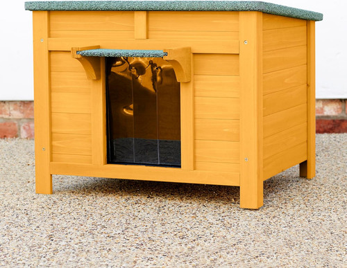 Large wooden hide - hide, cat