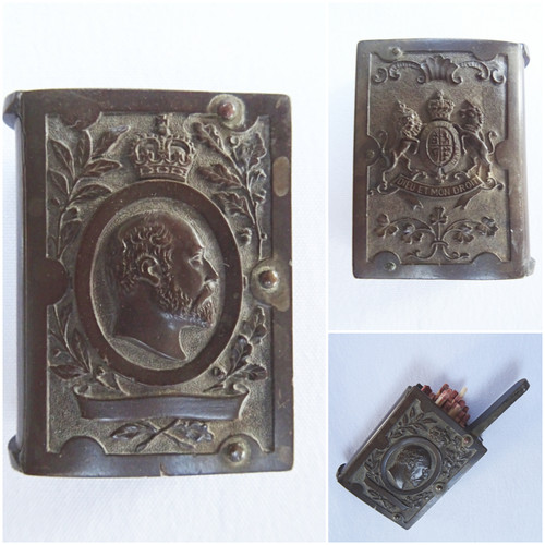 Antique vulcanite vesta - vesta, case