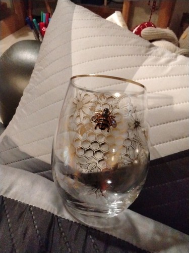 Lesser and pavey honeycomb - lesser, bee