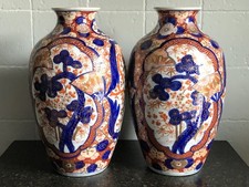 STUNNING PAIR OF ANTIQUE JAPANESE IMARI PORCELAIN VASES 