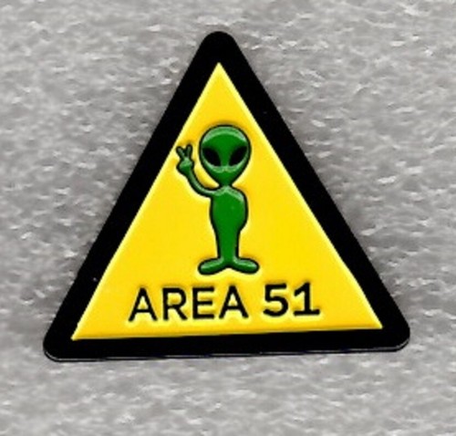 Area alien pin badge - area, 51