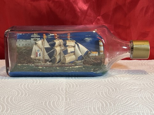 Vintage mast sailing ship - 3,