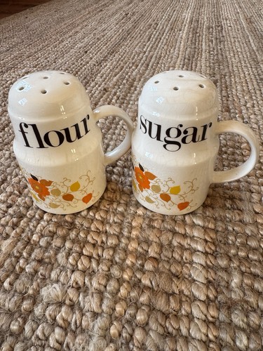 Pair vintage 1960s flower - pair, of